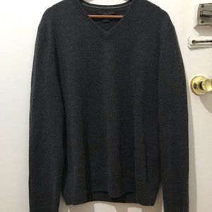 Bloomingdale’s The Men’s Store 100% Cashmere V-Neck Sweater Size L in Coal